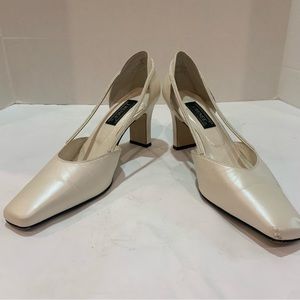 J. RENEE vintage cream heels with pearl strand accent square toe size 11
